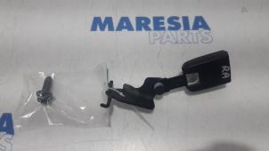 Usagé Insertion ceinture de sécurité arrière droite Renault Megane III Berline (BZ) 1.5 dCi 90 Prix € 15,00 Règlement à la marge proposé par Maresia Parts