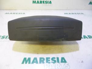 Używane Poduszka powietrzna prawa (deska rozdzielcza) Fiat Doblo (223A/119) Cena € 25,00 Procedura marży oferowane przez Maresia Parts