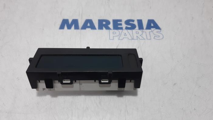 Begagnade Innerdisplay Renault Kangoo Express (FW) 1.5 dCi 90 FAP Pris € 30,00 Marginaltabell erbjuds av Maresia Parts