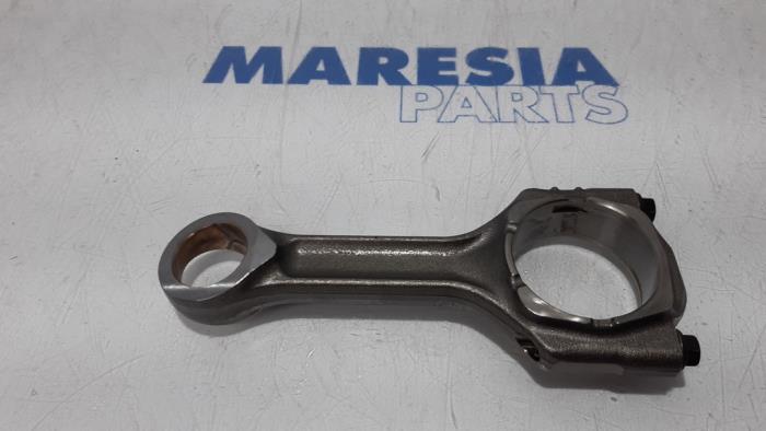 Usagé Bielle Alfa Romeo 159 Sportwagon (939BX) 2.4 JTDm 20V Prix € 105,00 Règlement à la marge proposé par Maresia Parts