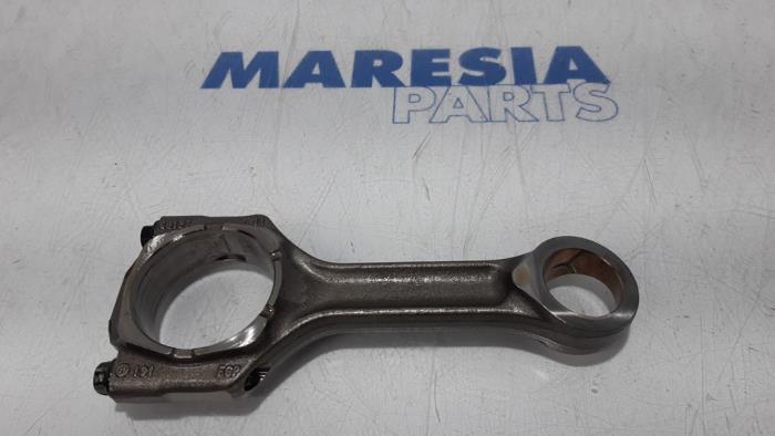 Usagé Bielle Alfa Romeo 159 Sportwagon (939BX) 2.4 JTDm 20V Prix € 105,00 Règlement à la marge proposé par Maresia Parts