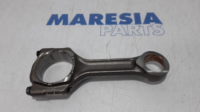 Usagé Bielle Alfa Romeo 159 Sportwagon (939BX) 2.4 JTDm 20V Prix € 105,00 Règlement à la marge proposé par Maresia Parts