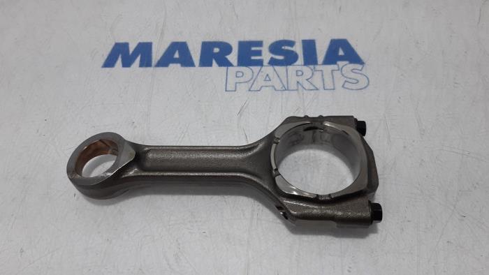 Usagé Bielle Alfa Romeo 159 Sportwagon (939BX) 2.4 JTDm 20V Prix € 105,00 Règlement à la marge proposé par Maresia Parts