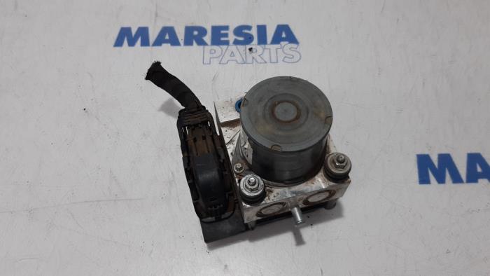Usagé Bloc ABS Fiat Fiorino (225) 1.3 D 16V Multijet Prix € 79,99 Règlement à la marge proposé par Maresia Parts