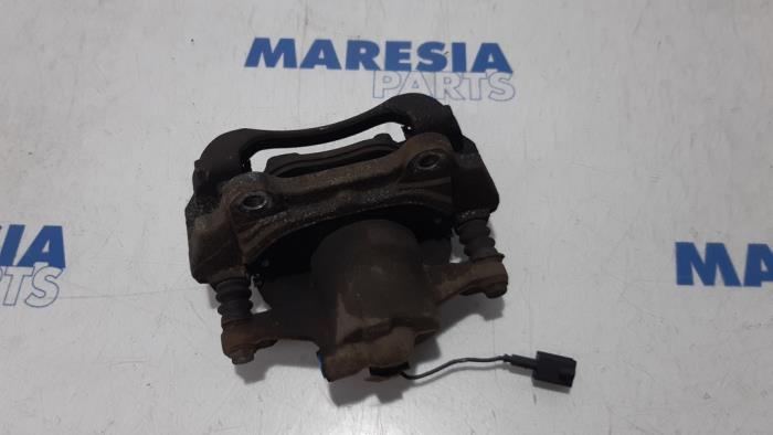 Gebrauchte Bremszange rechts vorne Fiat Fiorino (225) 1.3 D 16V Multijet Preis € 50,00 Margenregelung angeboten von Maresia Parts