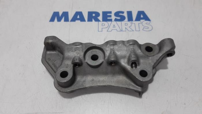 Used Engine mount Peugeot 2008 (CU) 1.5 BlueHDi 100 Price € 50,00 Margin scheme offered by Maresia Parts