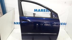 Używane Drzwi prawe przednie wersja 4-drzwiowa Fiat Croma (194) 2.2 MPI 16V Cena € 105,00 Procedura marży oferowane przez Maresia Parts