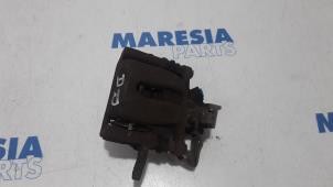 Used Rear brake calliper, right Renault Kangoo Express (FW) 1.5 dCi 90 FAP Price € 40,00 Margin scheme offered by Maresia Parts