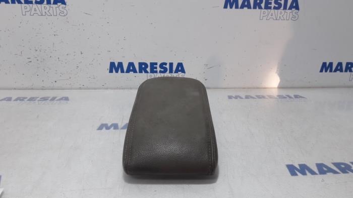 Begagnade Armstöd Renault Megane II (BM/CM) 1.9 dCi 120 Pris € 50,00 Marginaltabell erbjuds av Maresia Parts