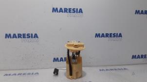 Used Electric fuel pump Renault Clio IV Estate/Grandtour (7R) 1.5 Energy dCi 90 FAP Price € 55,00 Margin scheme offered by Maresia Parts