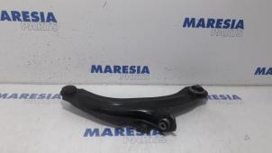 Used Front lower wishbone, left Renault Clio IV Estate/Grandtour (7R) 1.5 Energy dCi 90 FAP Price € 20,00 Margin scheme offered by Maresia Parts