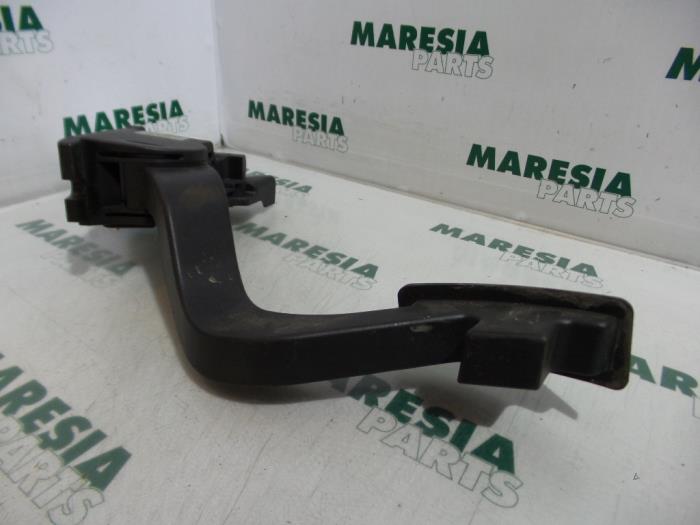 Used Throttle pedal position sensor Peugeot Boxer (U9) 2.2 HDi 120 Euro 4 Price € 60,50 Inclusive VAT offered by Maresia Parts
