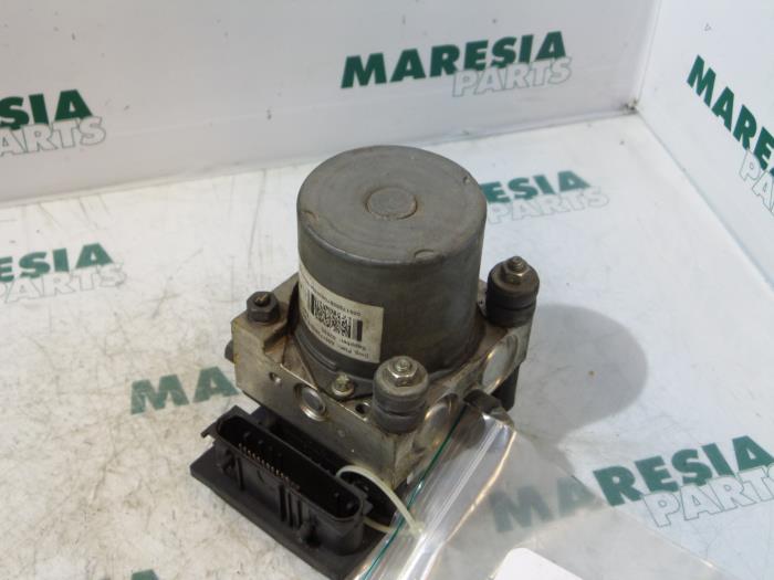 Used ABS pump Peugeot Boxer (U9) 2.2 HDi 120 Euro 4 Price € 241,40 Inclusive VAT offered by Maresia Parts