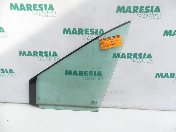 Usados Ventanilla triangular izquierda delante Renault Grand Scénic II (JM) 2.0 16V Turbo Precio € 30,00 Norma de margen ofrecido por Maresia Parts
