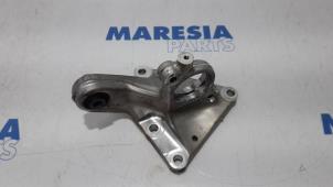 Used Gearbox mount Peugeot 508 SW (8E/8U) 2.0 RXH HYbrid4 16V Price € 50,00 Margin scheme offered by Maresia Parts