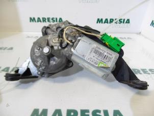 Usagé Moteur essuie-glace arrière Renault Scénic I (JA) 1.8 16V Prix € 25,00 Règlement à la marge proposé par Maresia Parts