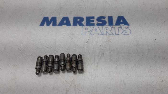 Gebrauchte Ventilstößel Peugeot 308 (4A/C) 1.6 VTI 16V Preis € 10,00 Margenregelung angeboten von Maresia Parts