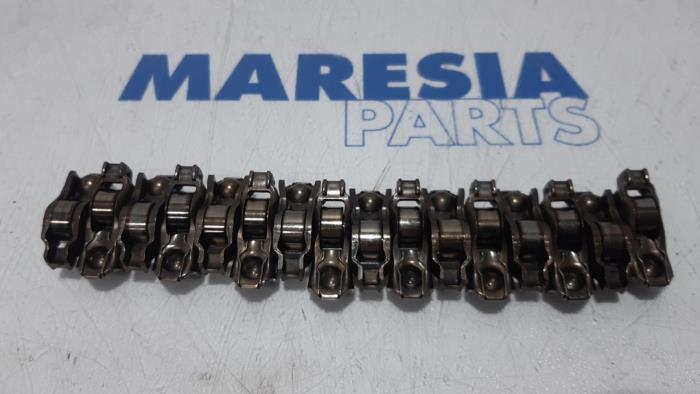 Usagé Culbuteur Peugeot 208 I (CA/CC/CK/CL) 1.6 Vti 16V Prix € 50,00 Règlement à la marge proposé par Maresia Parts