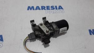 Used Front wiper motor Renault Clio IV Estate/Grandtour (7R) 1.5 Energy dCi 90 FAP Price € 75,00 Margin scheme offered by Maresia Parts