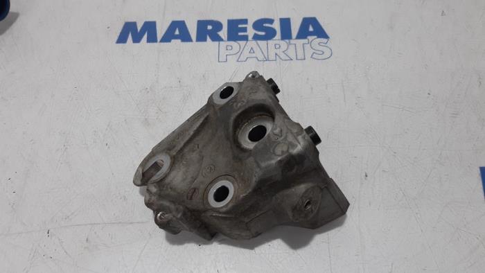 Used Engine mount Citroen C5 III Berline (RD) 2.0 HDiF 16V 160 Price € 35,00 Margin scheme offered by Maresia Parts