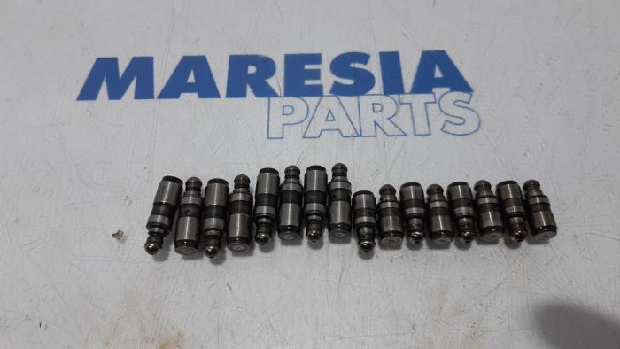 Gebrauchte Ventilstößel Peugeot 5008 I (0A/0E) 1.6 VTI 16V Preis € 20,00 Margenregelung angeboten von Maresia Parts