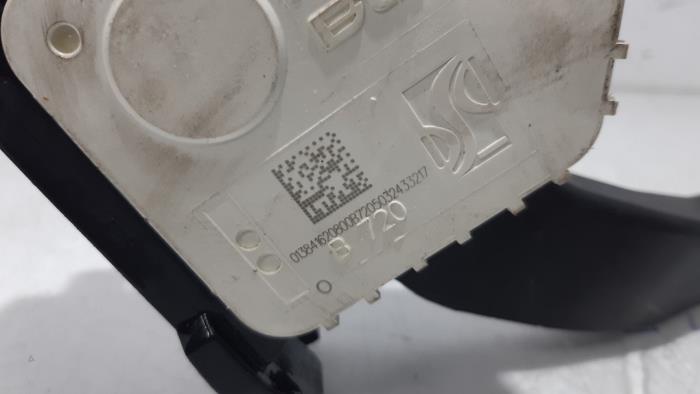 Throttle pedal position sensor from a Fiat Ducato (250) 2.3 D 150 Multijet 2018