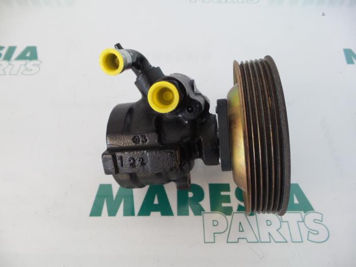 Usagé Pompe de direction Alfa Romeo 147 (937) 1.9 JTD 16V Prix € 50,00 Règlement à la marge proposé par Maresia Parts