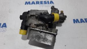 Używane Uchwyt filtra oleju Renault Trafic New (FL) 2.0 dCi 16V 115 Cena € 75,00 Procedura marży oferowane przez Maresia Parts