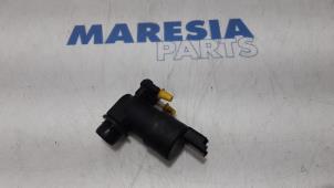 Używane Pompa spryskiwacza przód Citroen DS3 (SA) 1.4 HDi Cena € 10,00 Procedura marży oferowane przez Maresia Parts