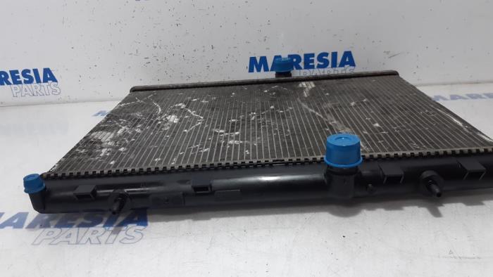 Gebrauchte Kühler Peugeot 5008 I (0A/0E) 1.6 HDiF 16V Preis € 29,00 Margenregelung angeboten von Maresia Parts