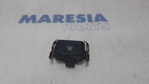 Usados Sensor de lluvia Peugeot 5008 I (0A/0E) 1.6 HDiF 16V Precio € 20,00 Norma de margen ofrecido por Maresia Parts