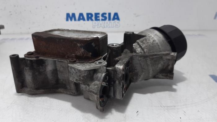 Oil filter holder from a Fiat Punto III (199) 1.3 JTD Multijet 85 16V 2012