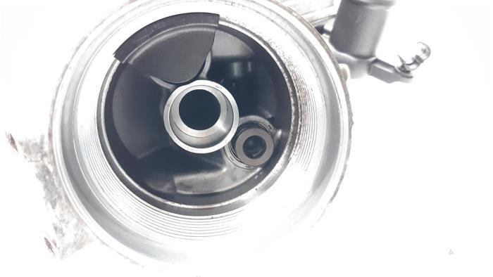Soporte de filtro de aceite de un Fiat Punto III (199) 1.3 JTD Multijet 85 16V 2012