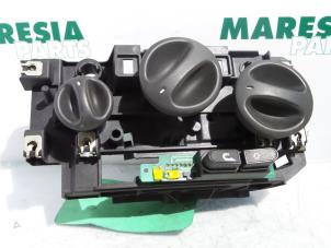 Usagé Panneau de commandes chauffage Alfa Romeo 145/146 Prix € 25,00 Règlement à la marge proposé par Maresia Parts