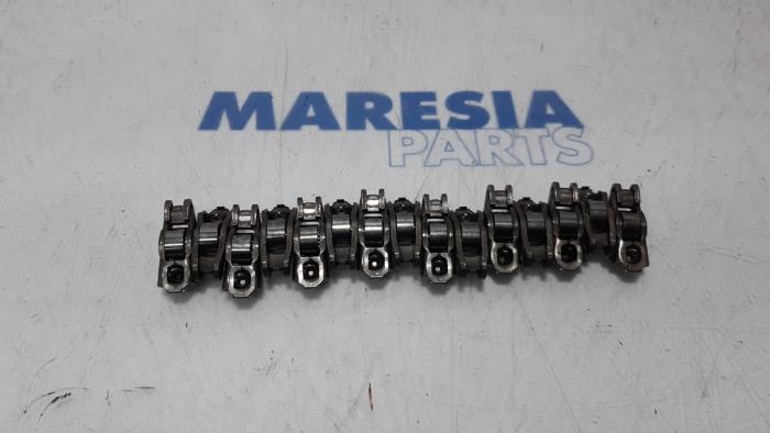Usagé Culbuteur Alfa Romeo MiTo (955) 1.3 JTDm 16V Eco Prix € 50,00 Règlement à la marge proposé par Maresia Parts