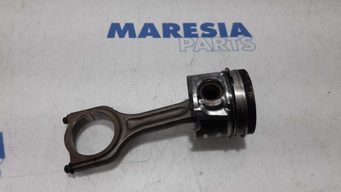 Usagé Piston Citroen Berlingo 1.6 Hdi 90 Phase 2 Prix € 60,50 Prix TTC proposé par Maresia Parts