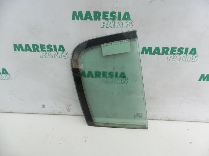 Usados Ventanilla triangular derecha detrás Renault Megane II (BM/CM) 2.0 16V Precio € 25,00 Norma de margen ofrecido por Maresia Parts