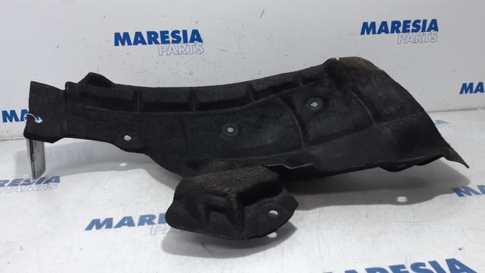 Używane Nadkole Renault Scénic III (JZ) 1.2 16V TCe 130 Cena € 30,00 Procedura marży oferowane przez Maresia Parts