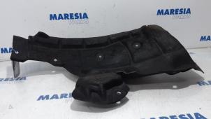 Used Wheel arch liner Renault Scénic III (JZ) 1.2 16V TCe 130 Price € 30,00 Margin scheme offered by Maresia Parts