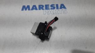 Used Heater resistor Renault Scénic III (JZ) 1.2 16V TCe 130 Price € 20,00 Margin scheme offered by Maresia Parts