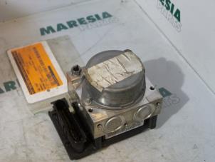 Used ABS pump Renault Scénic II (JM) 1.5 dCi 105 Price € 105,00 Margin scheme offered by Maresia Parts