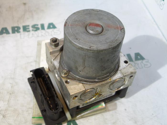 Begagnade ABS-pump Renault Grand Scénic II (JM) 1.6 16V Pris € 49,95 Marginaltabell erbjuds av Maresia Parts