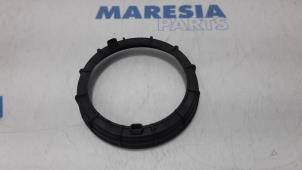 Used Electric fuel pump Peugeot 5008 I (0A/0E) 1.6 HDiF 16V Price € 10,00 Margin scheme offered by Maresia Parts