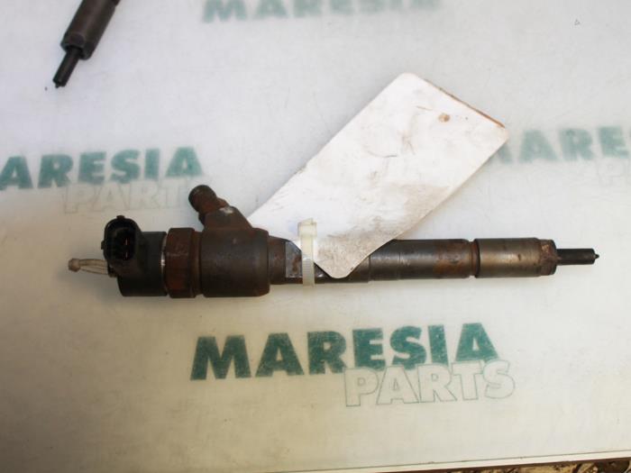 Usagé Injecteurs Fiat Punto II (188) 1.3 JTD Multijet 16V Prix € 105,00 Règlement à la marge proposé par Maresia Parts