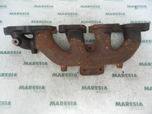 Used Exhaust manifold Renault Laguna II Grandtour (KG) 2.2 dCi 150 16V Price € 75,00 Margin scheme offered by Maresia Parts