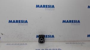 Used Multi-media control unit Renault Talisman (RFDL) 1.6 Energy TCe 150 EDC Price € 75,00 Margin scheme offered by Maresia Parts