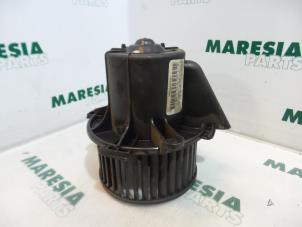 Usados Motor de ventilador de calefactor Peugeot 307 SW (3H) 1.6 HDiF 110 16V Precio € 30,00 Norma de margen ofrecido por Maresia Parts