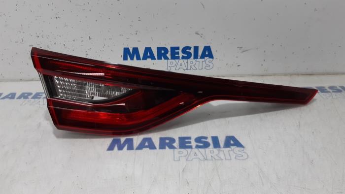 Taillight, left from a Renault Talisman (RFDL) 1.6 Energy TCe 150 EDC 2016