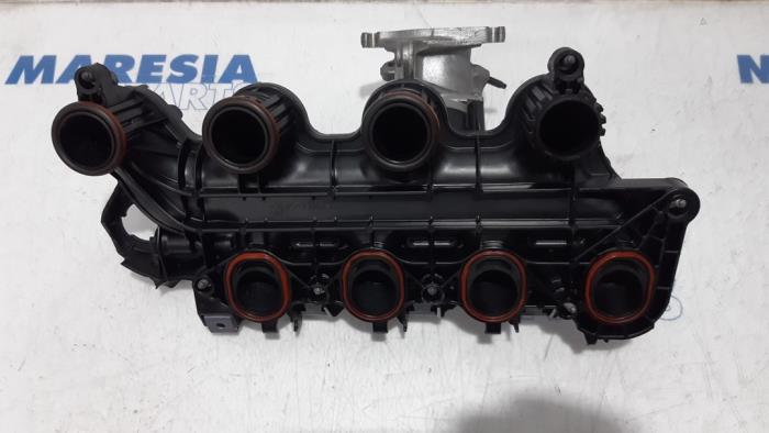 Intake manifold from a Citroën C-Crosser 2.2 HDiF 16V 2010