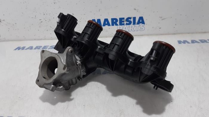 Intake manifold from a Citroën C-Crosser 2.2 HDiF 16V 2010